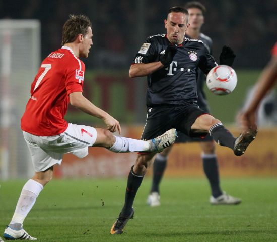 不绝于耳 不绝于耳